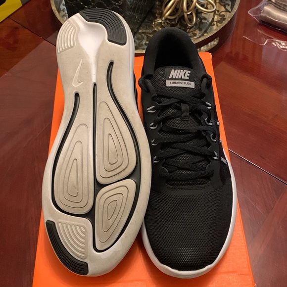 NIB Men’s Nike Air Monarch IV Sneakers. Size 10.5W - Picture 4 of 10